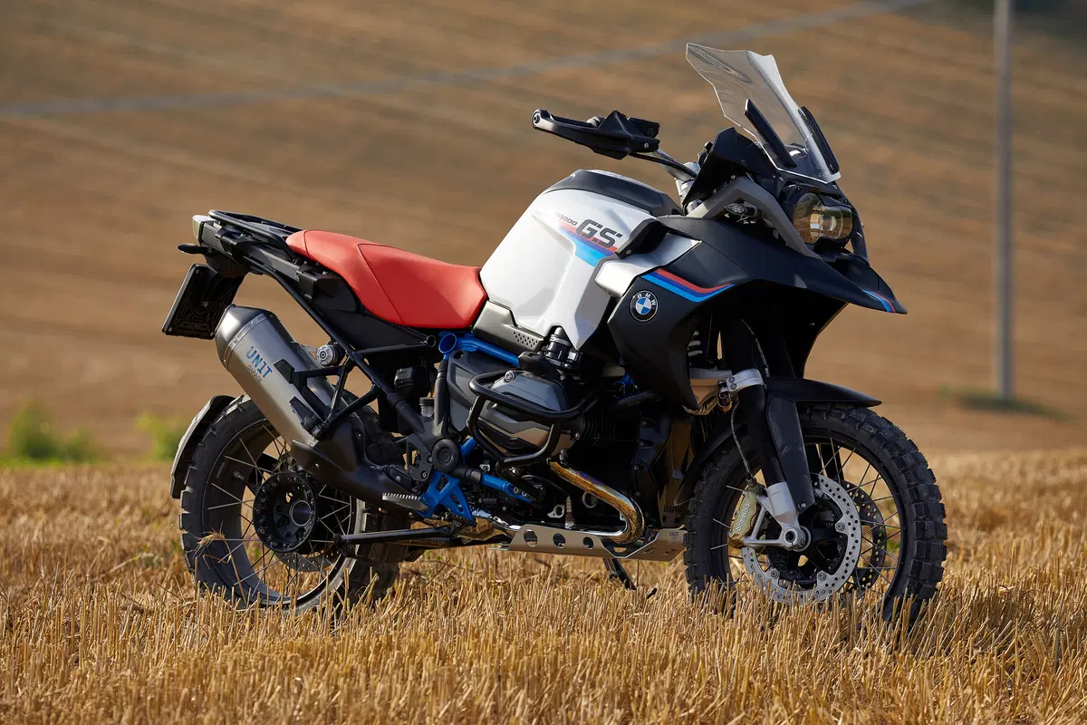 BMW R 1200GS RAD by Unit Garage: ha il becco con le ali da MotoGP