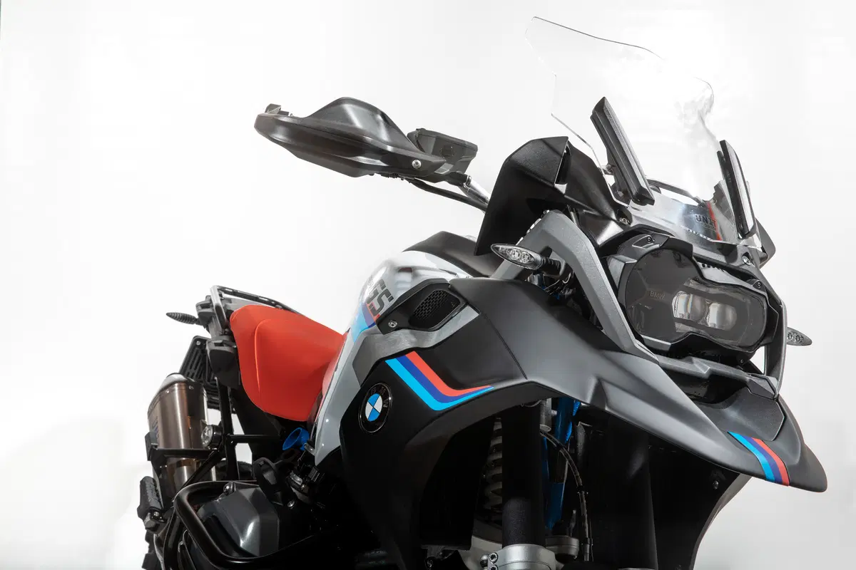 BMW R 1200GS RAD by Unit Garage: ha il becco con le ali da MotoGP (18)