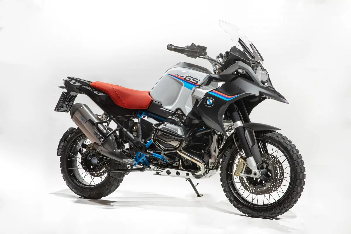 BMW R 1200GS RAD by Unit Garage: ha il becco con le ali da MotoGP (19)