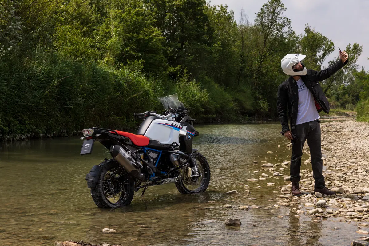 BMW R 1200GS RAD by Unit Garage: ha il becco con le ali da MotoGP (22)