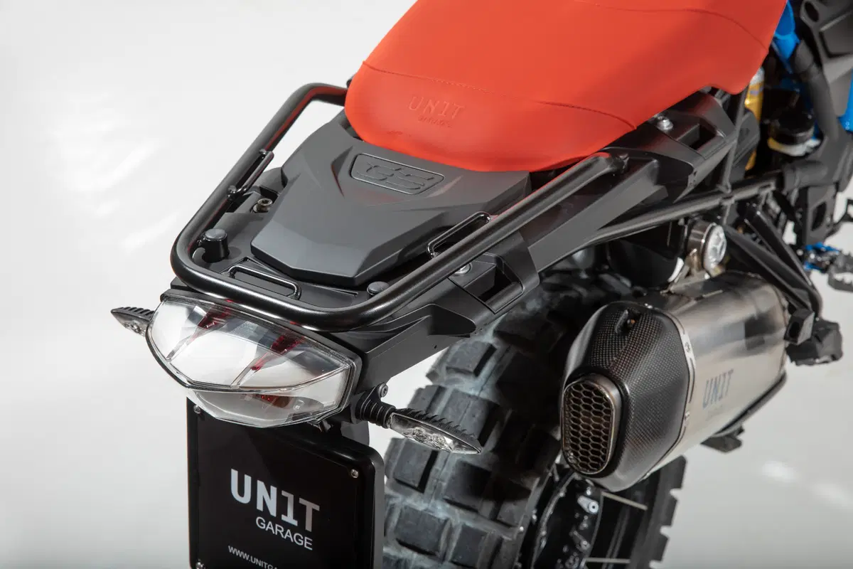 BMW R 1200GS RAD by Unit Garage: ha il becco con le ali da MotoGP (23)