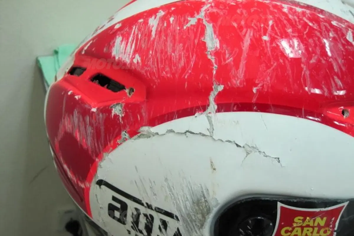 Un brutto volo per Simoncelli (2)