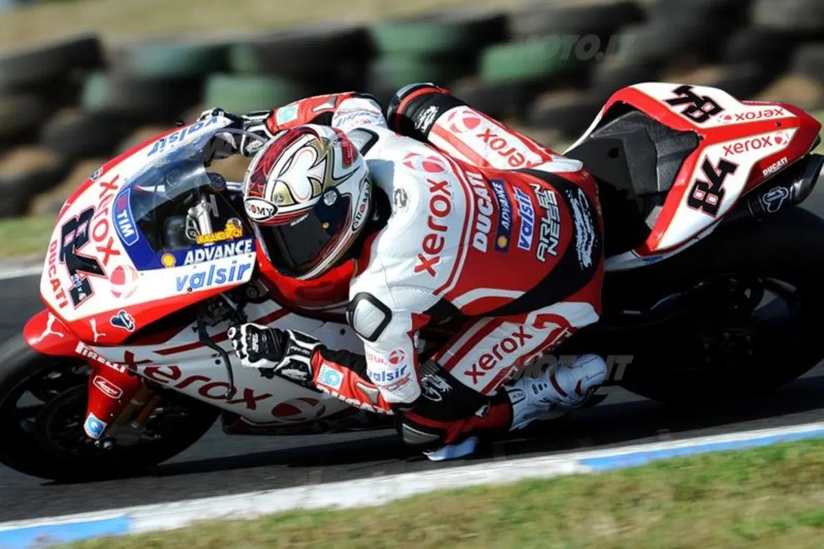Checa conquista la pole provvisoria (5)