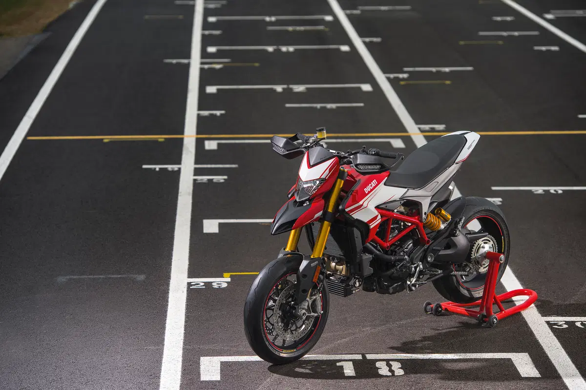 Ducati Hypermotard 939 e 939 SP (3)