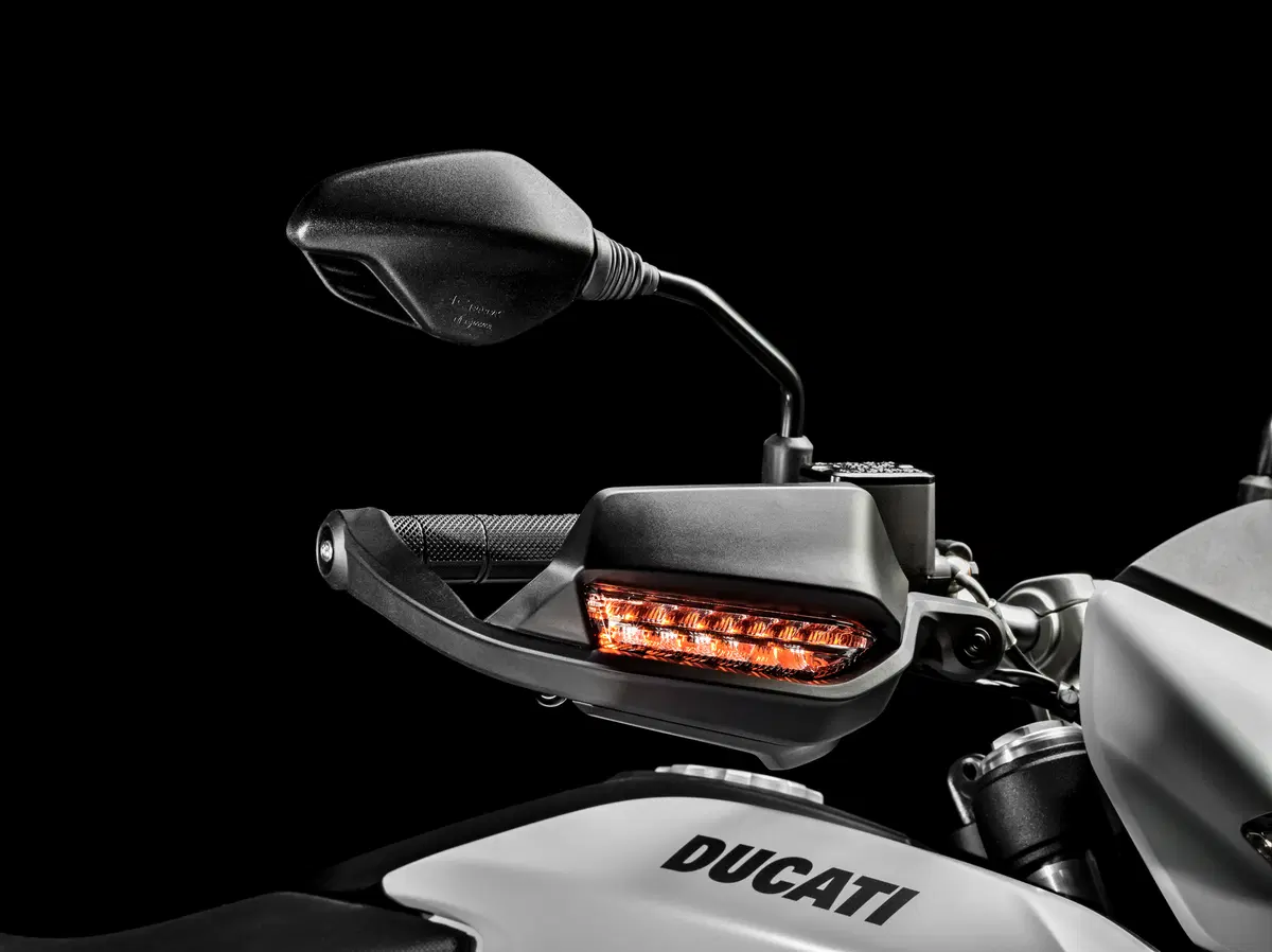 Ducati Hypermotard 939 e 939 SP (2)