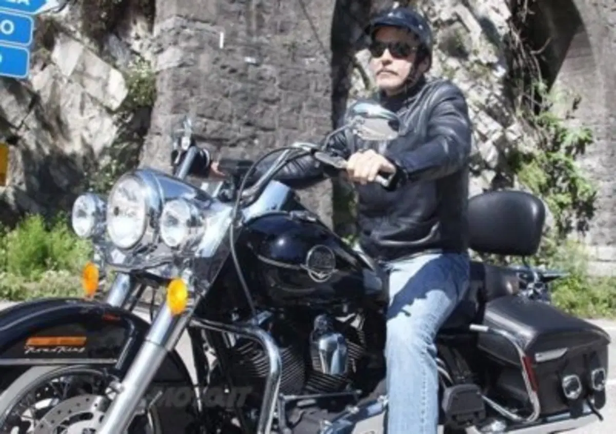 George Clooney, incidente in scooter in Sardegna