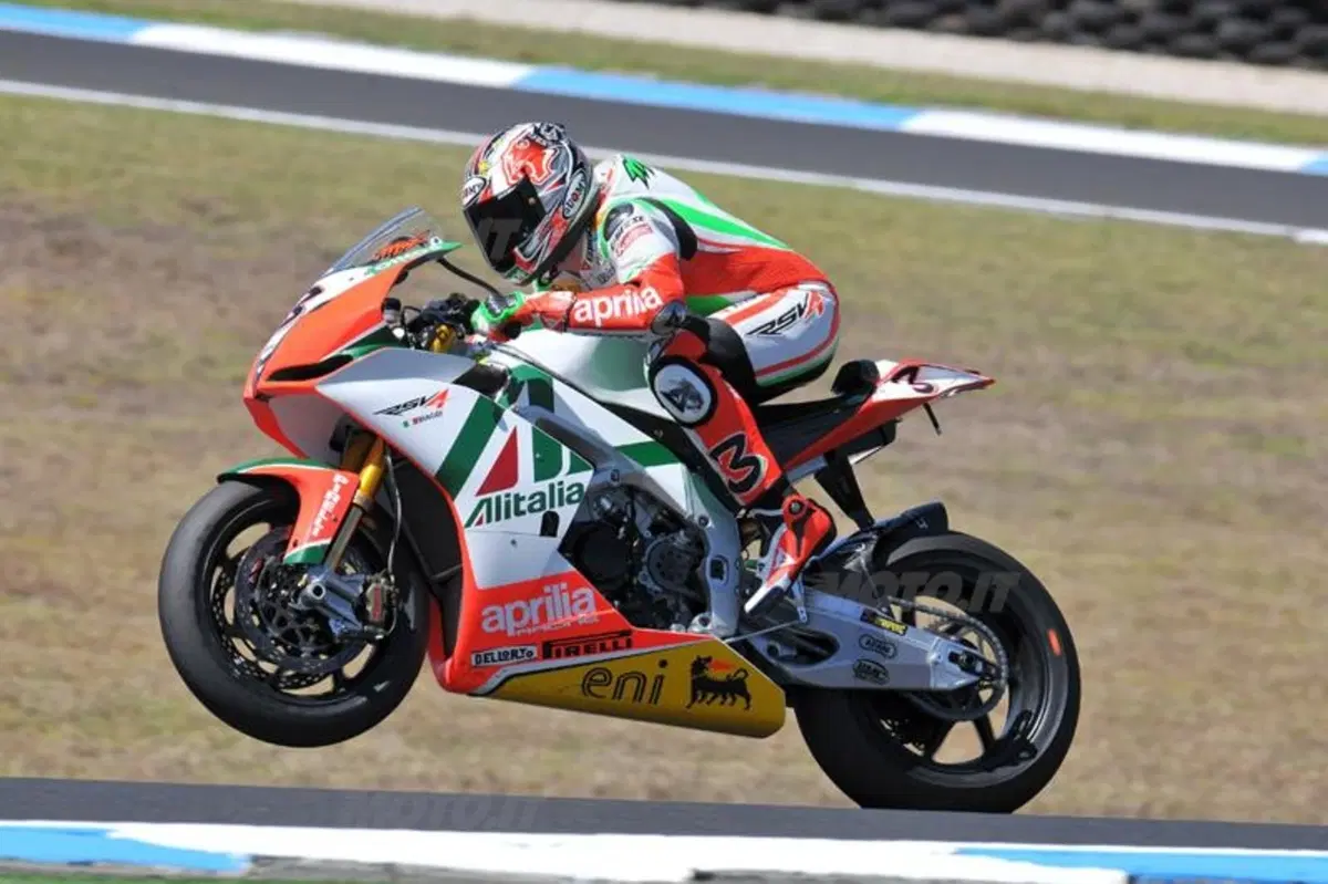 Ad Haslam (Suzuki) la prima Superpole della stagione (5)