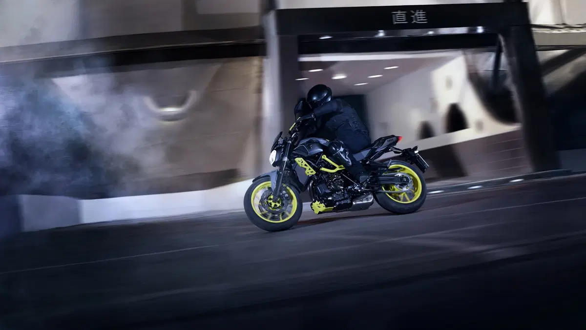 Yamaha MT-07 Moto Cage, il 2016 in Fluo (3)