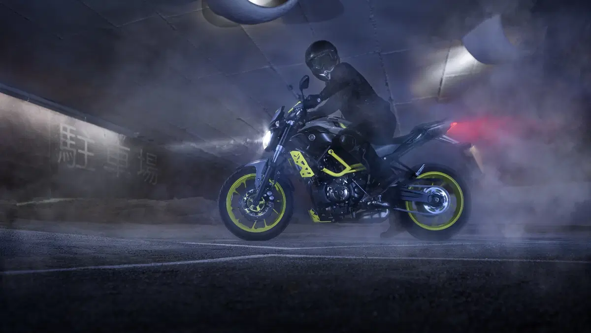 Yamaha MT-07 Moto Cage, il 2016 in Fluo (2)
