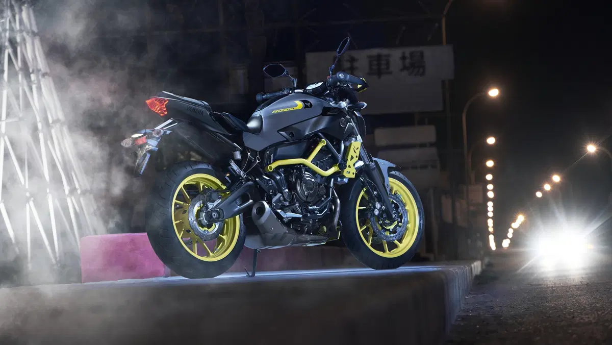 Yamaha MT-07 Moto Cage, il 2016 in Fluo (7)