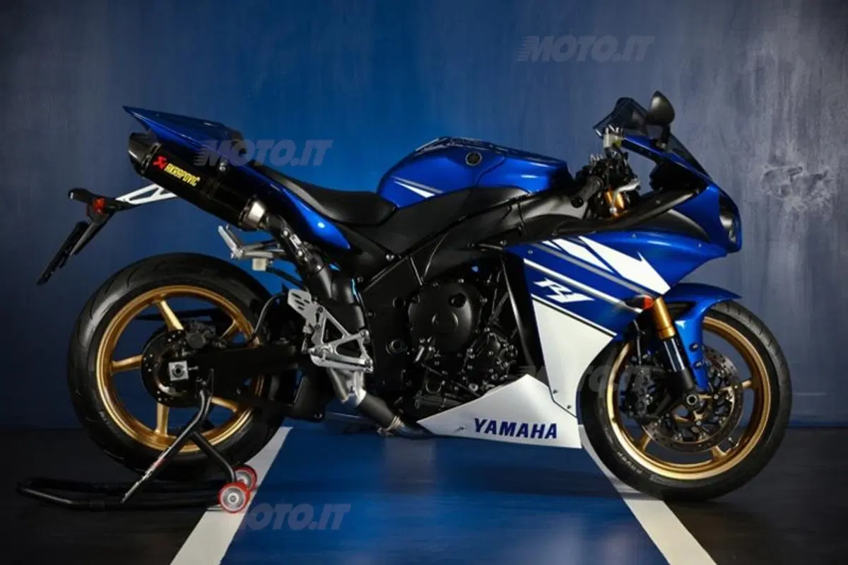Yamaha R1 2010 "Akrapovic" (2)