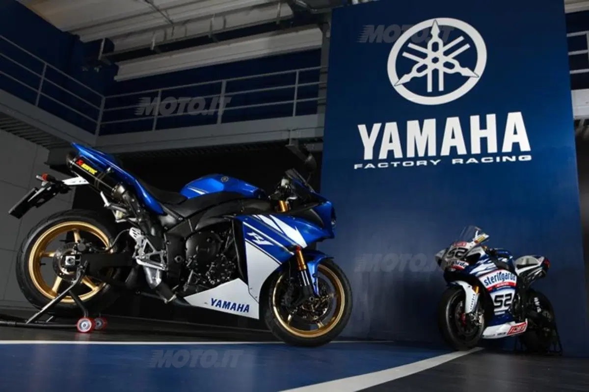 Yamaha R1 2010 "Akrapovic" (7)