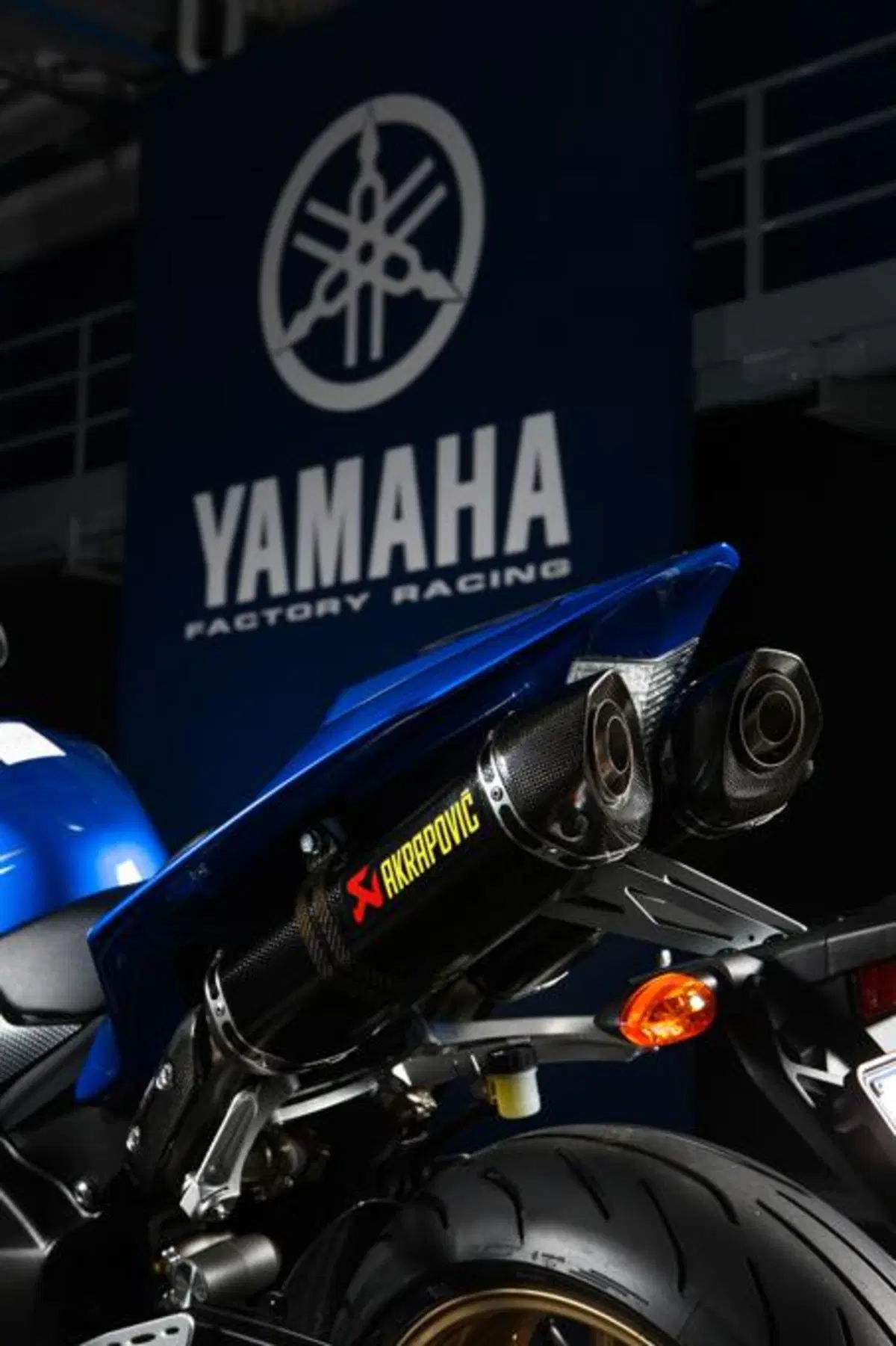 Yamaha R1 2010 "Akrapovic" (10)