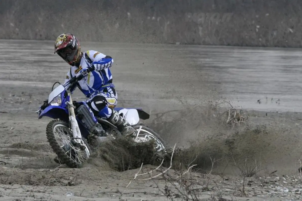 Yamaha WR 250F  (2)