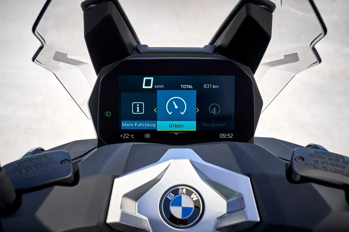 BMW C 400 X 2018. Comfort e prestazioni (3)