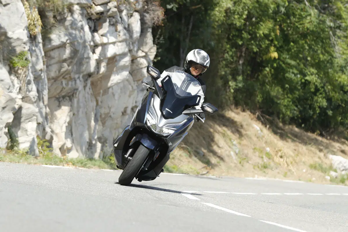 Honda Forza 300 e 125 | Tante novità (8)