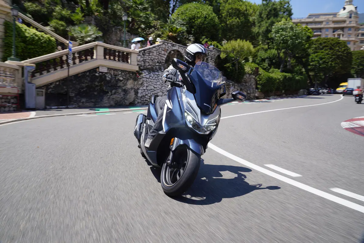 Honda Forza 300 e 125 | Tante novità (9)