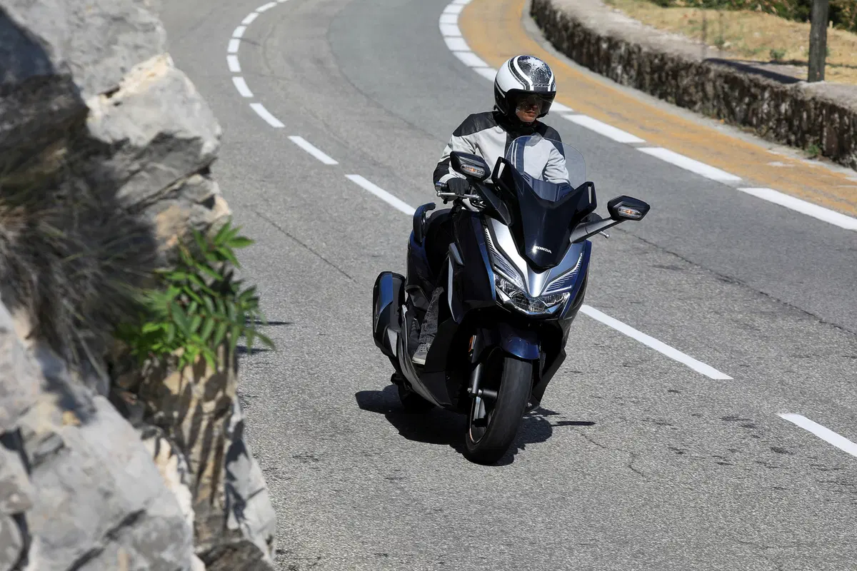 Honda Forza 300 e 125 | Tante novità (12)