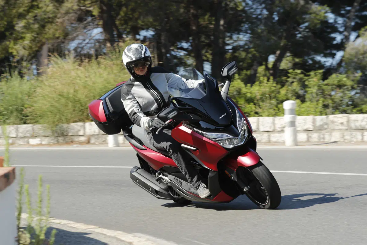 Honda Forza 300 e 125 | Tante novità (27)