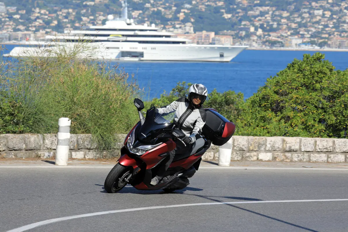 Honda Forza 300 e 125 | Tante novità (30)