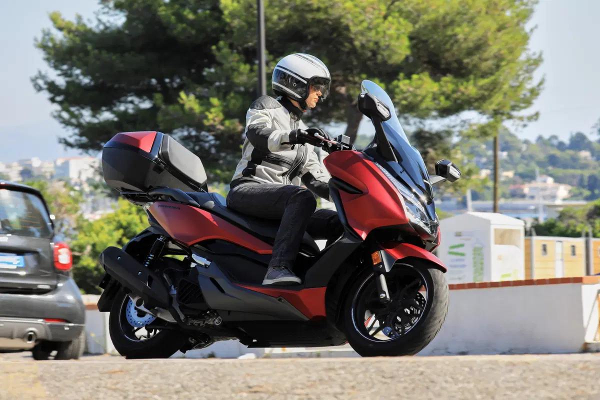 Honda Forza 300 e 125 | Tante novità (31)