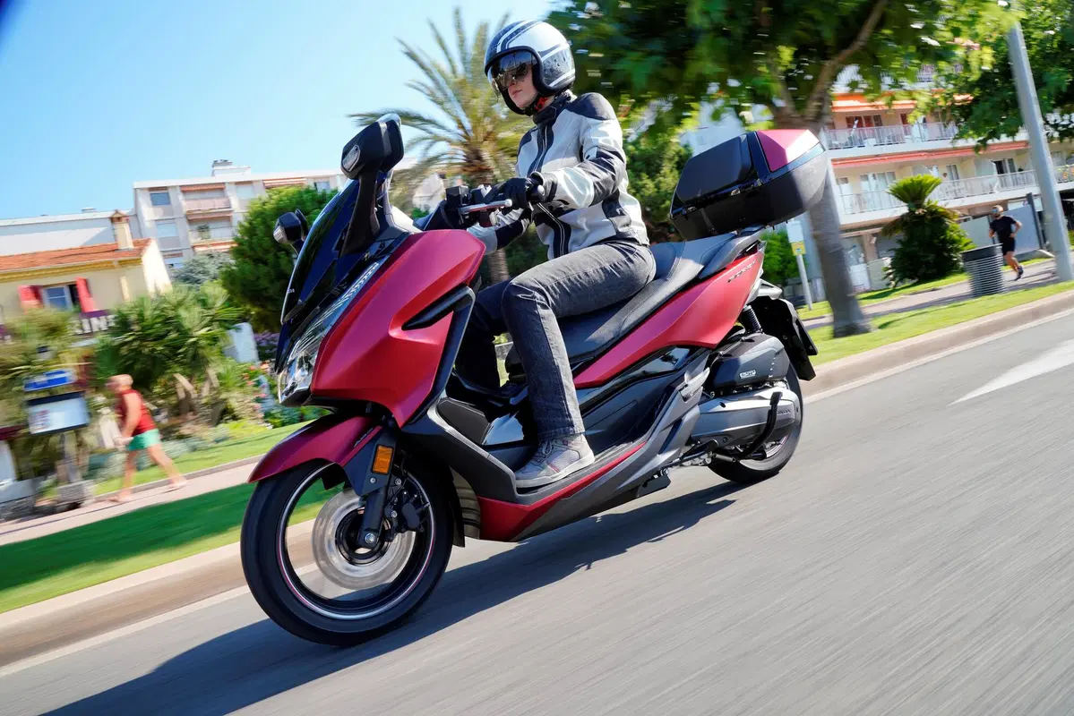 Honda Forza 300 e 125 | Tante novità (32)