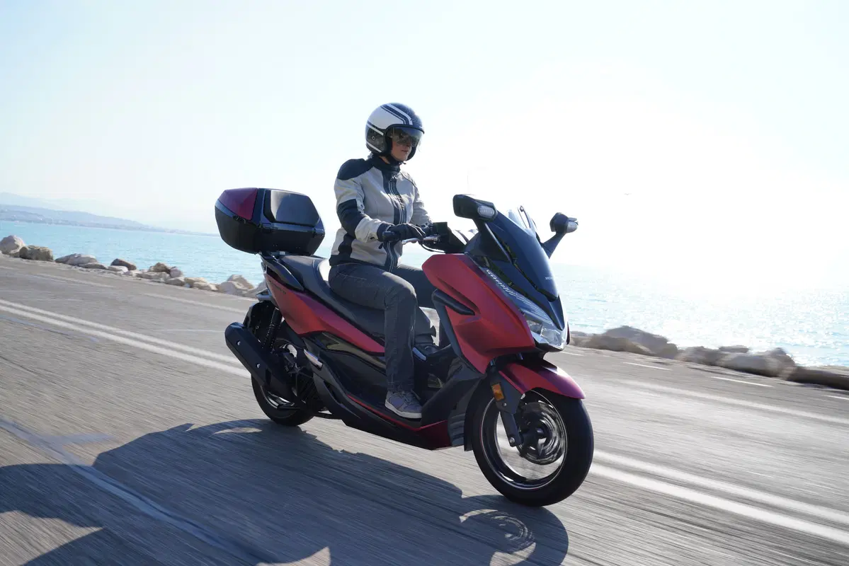 Honda Forza 300 e 125 | Tante novità (33)