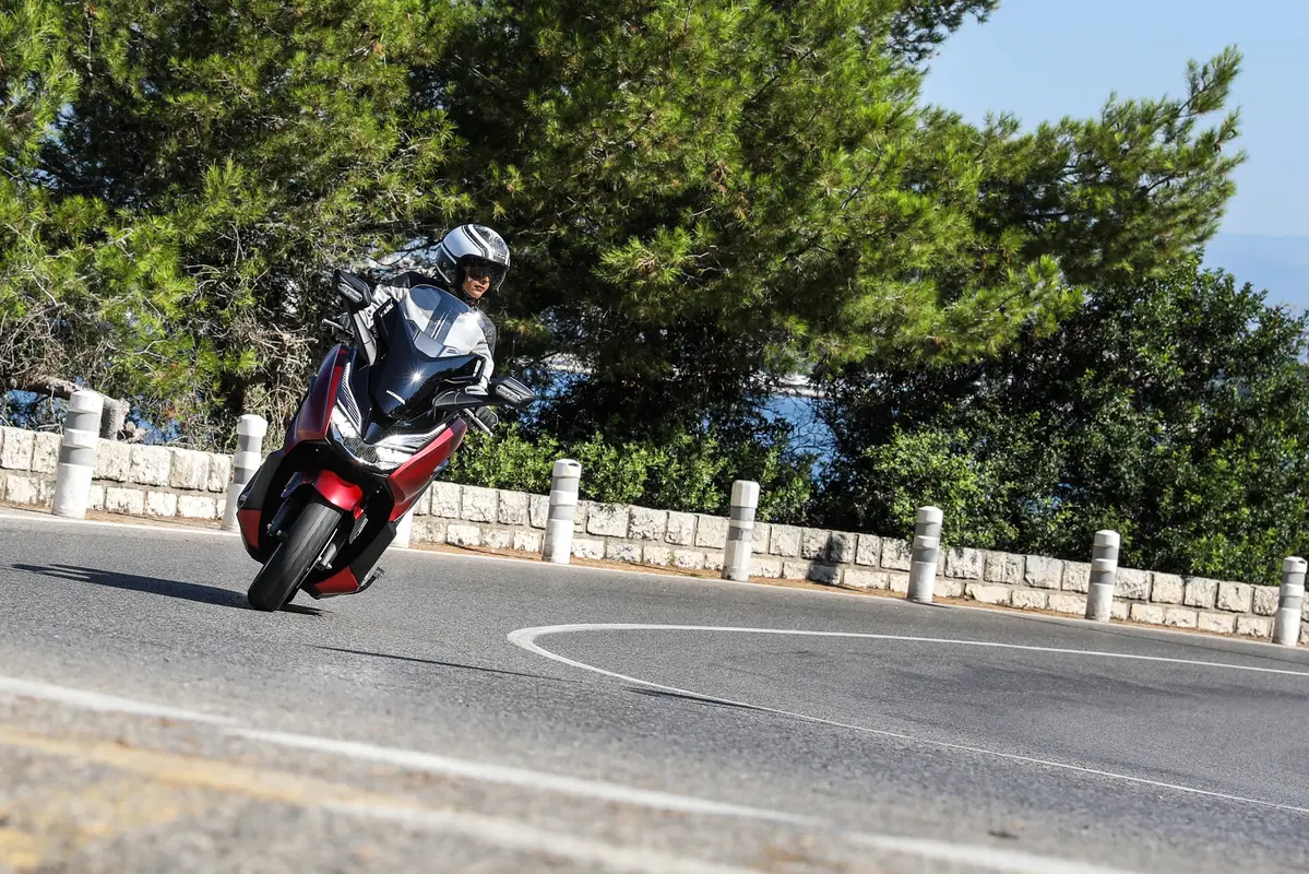 Honda Forza 300 e 125 | Tante novità (34)