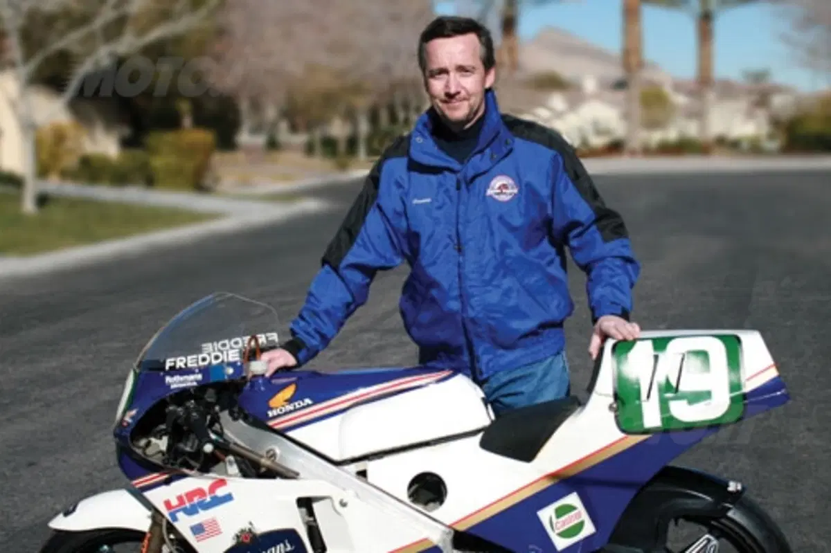Spencer vende le sue Honda iridate! (2)