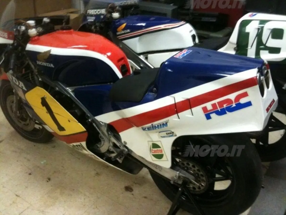 Spencer vende le sue Honda iridate! (5)