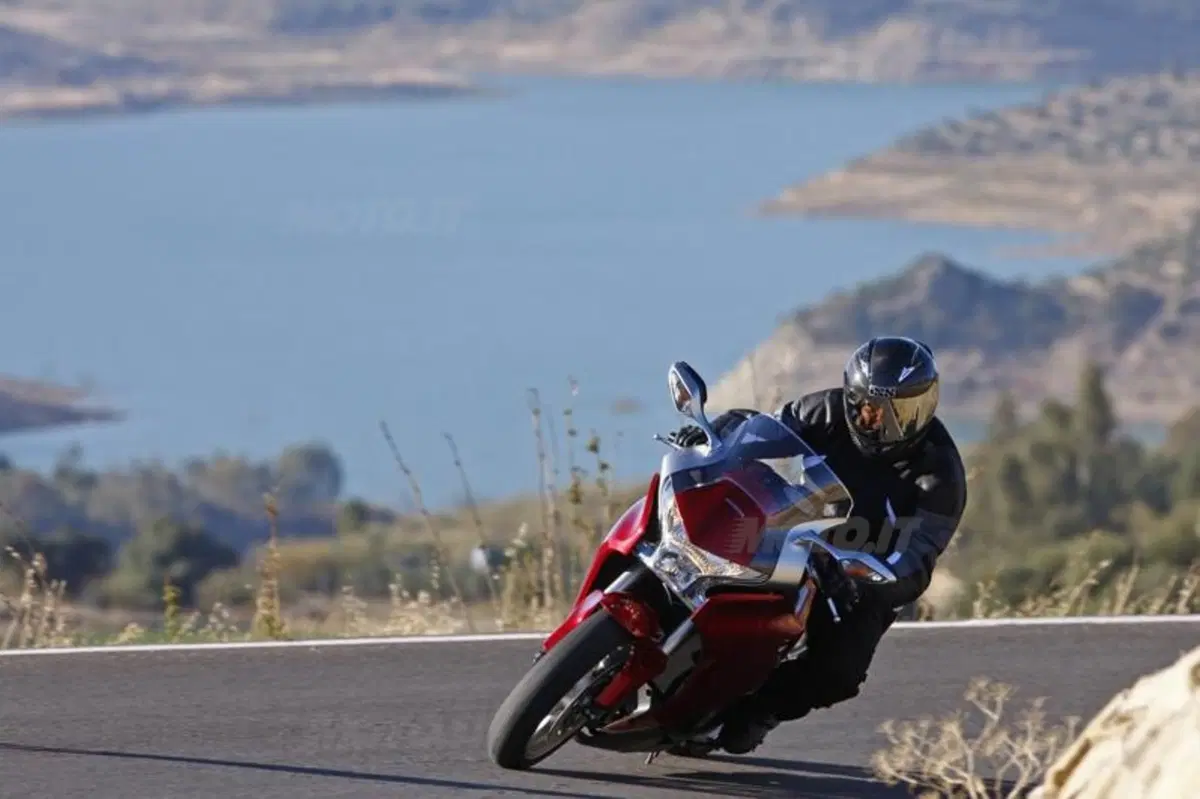 Nico Cereghini: "Stretching sulla moto"