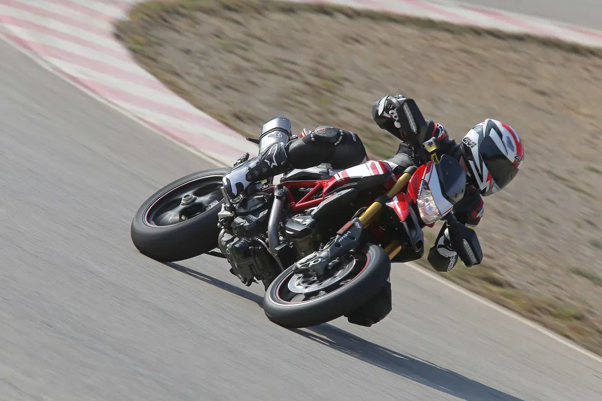 Ducati Hypermotard 939 e 939 SP (2)