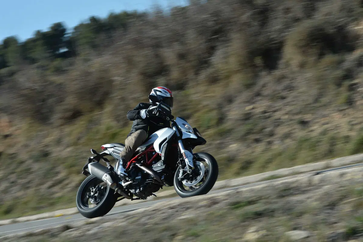 Ducati Hypermotard 939 e 939 SP (5)