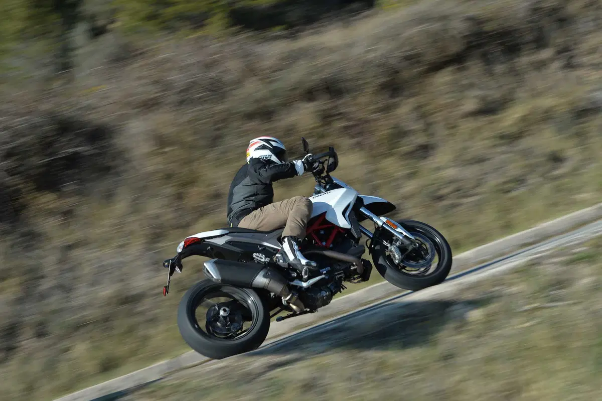 Ducati Hypermotard 939 e 939 SP (3)