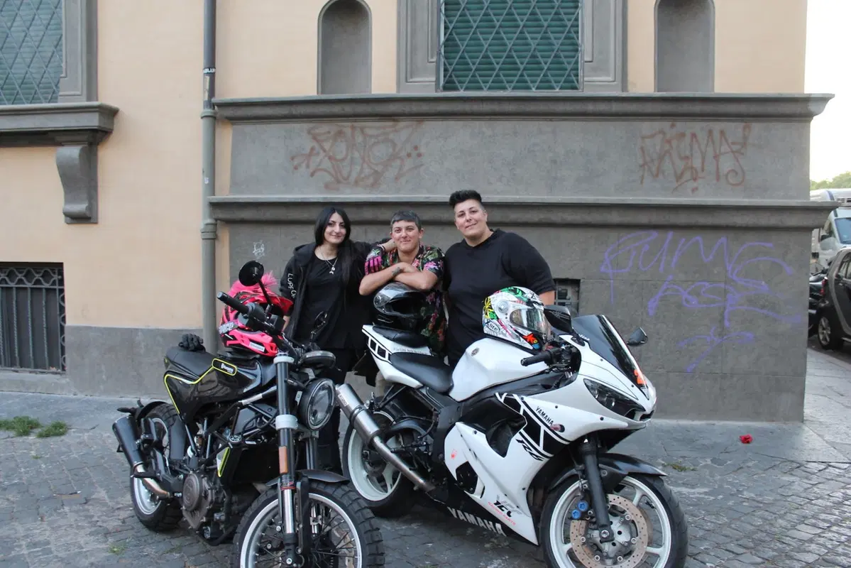 'Lupe de Roma': nel nome di Elena, vernice spray segnala le buche (7)