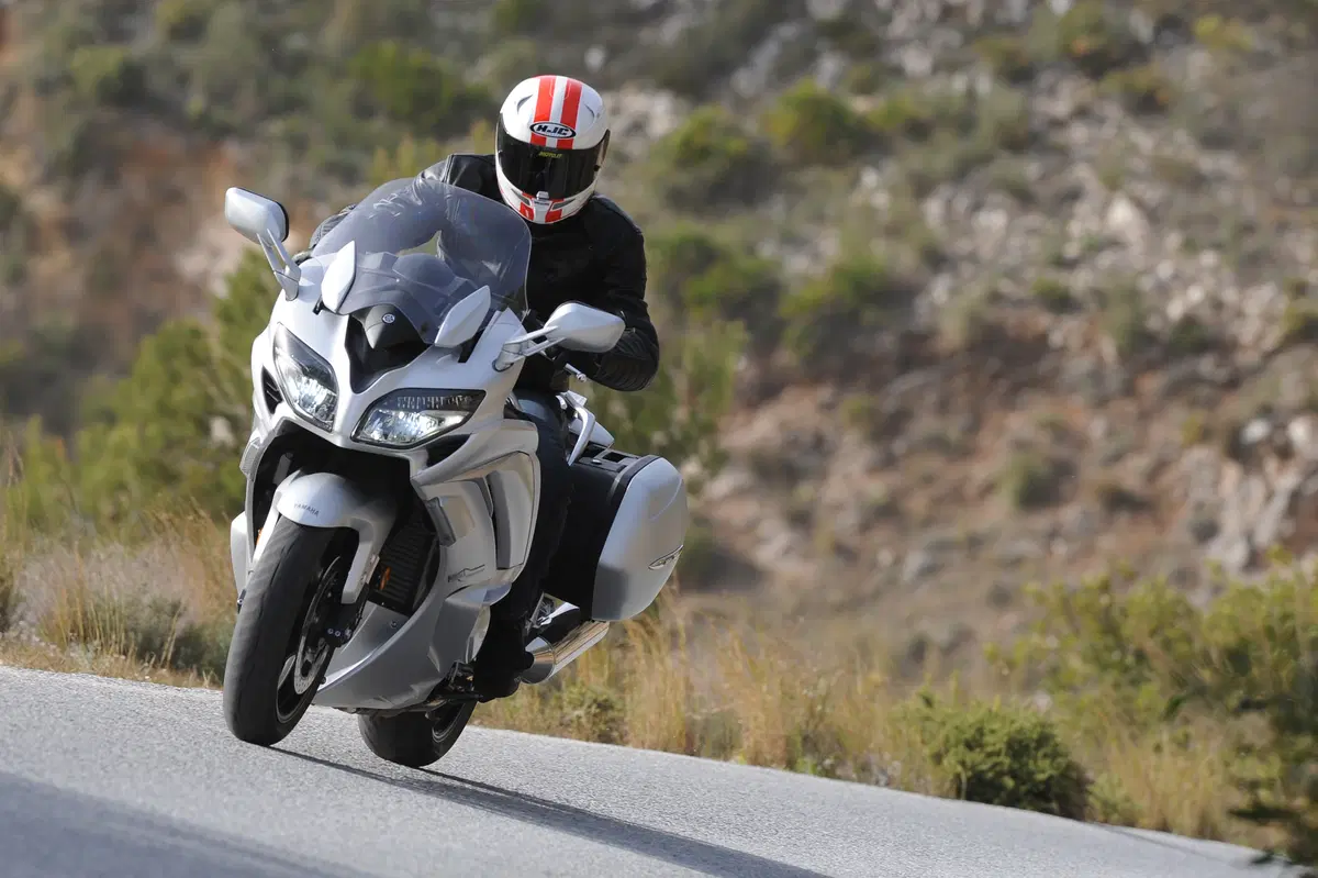 Yamaha FJR 1300 AE 2016 (2)