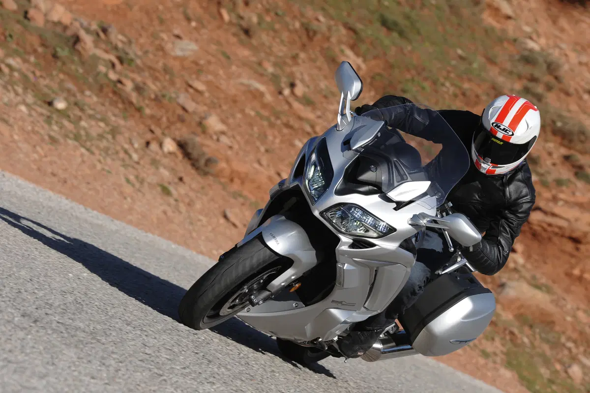 Yamaha FJR 1300 AE 2016 (3)