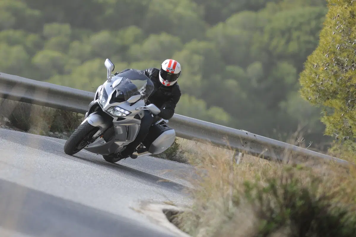 Yamaha FJR 1300 AE 2016 (6)