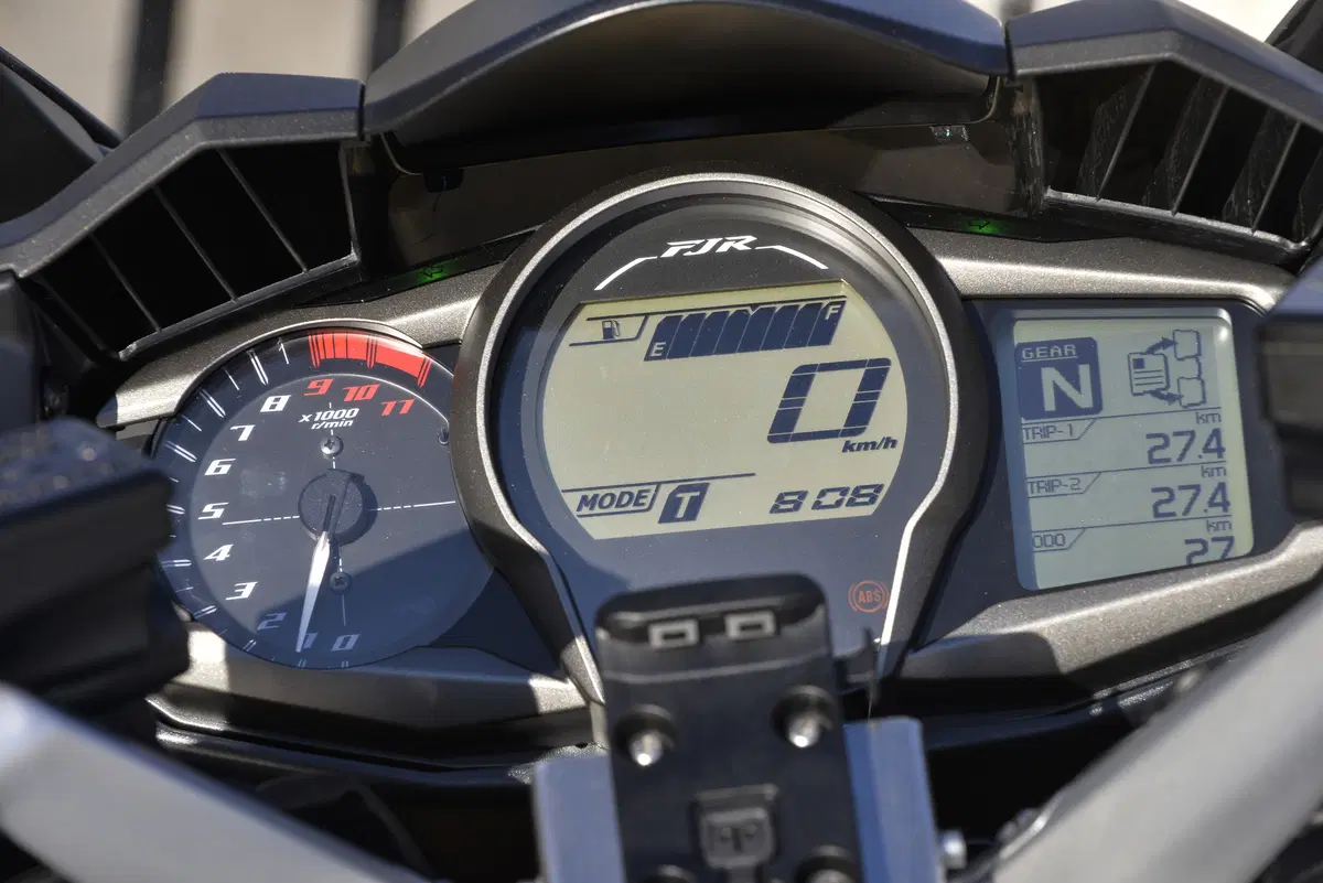 Yamaha FJR 1300 AE 2016 (15)