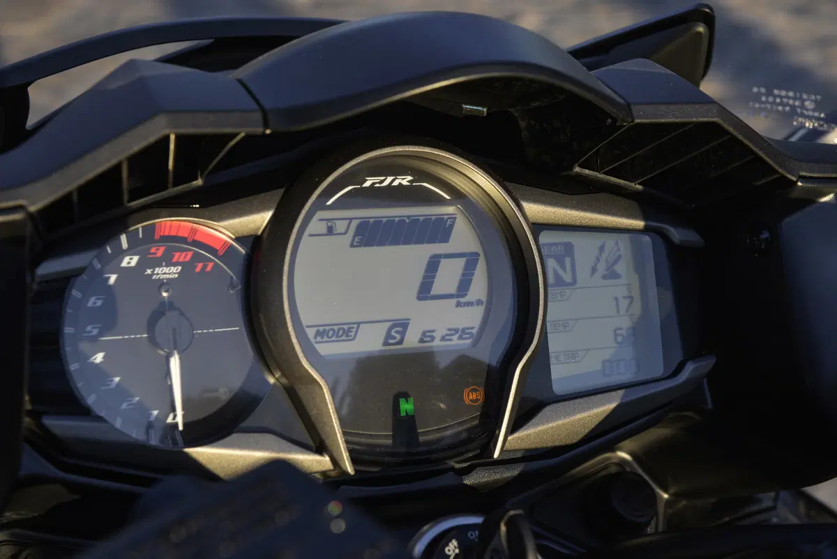 Yamaha FJR 1300 AE 2016 (20)