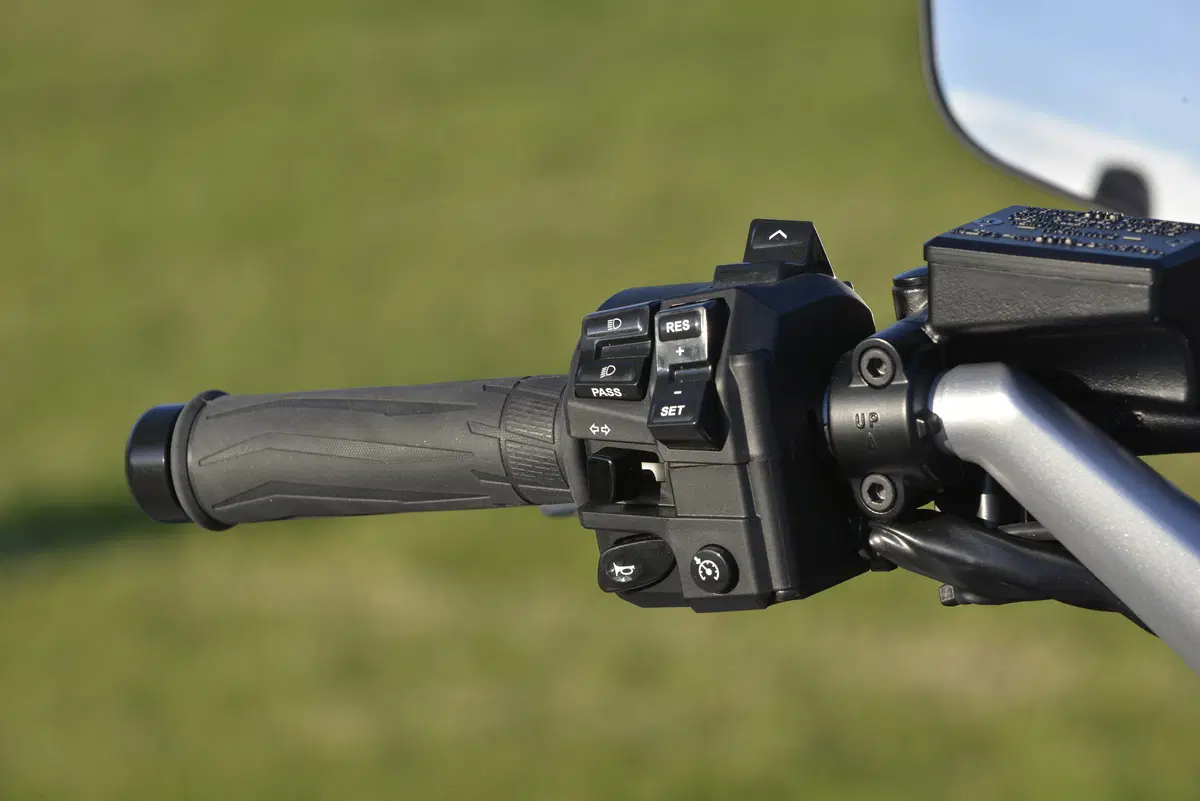 Yamaha FJR 1300 AE 2016 (21)