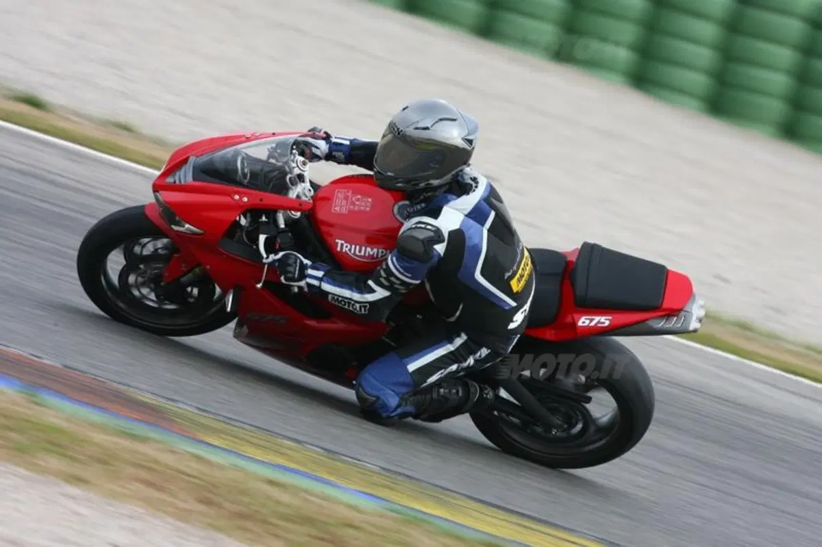 Triumph Daytona 675  (9)