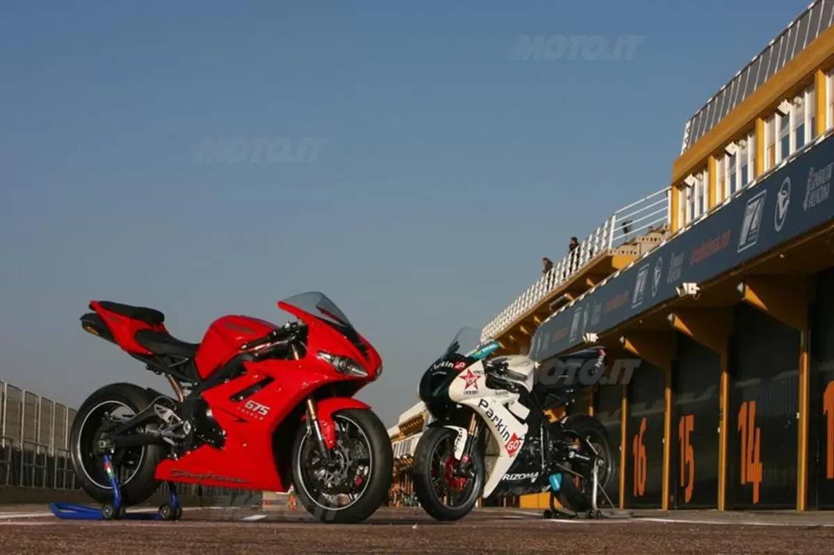 Triumph Daytona 675  (10)