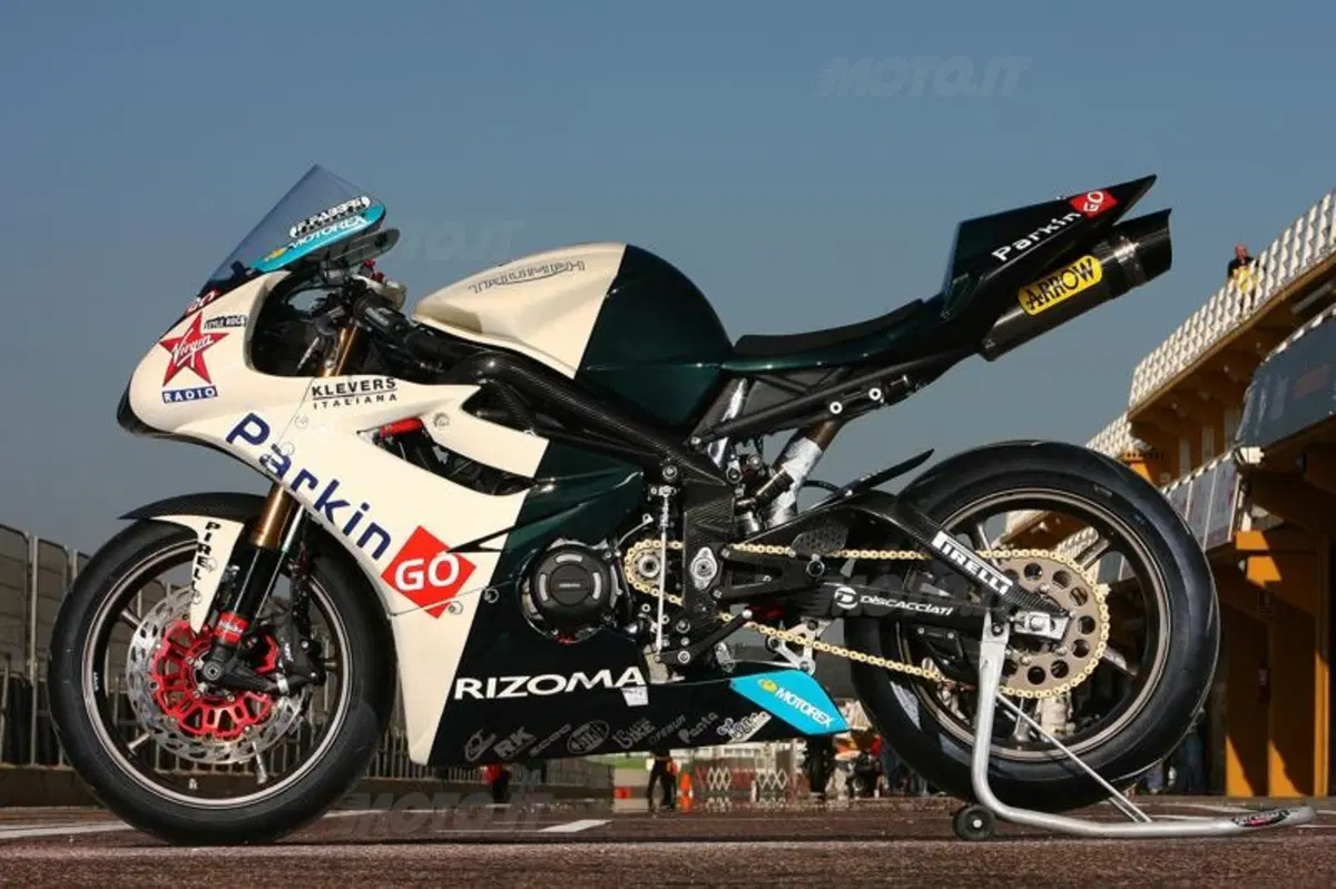 Triumph Daytona 675  (12)