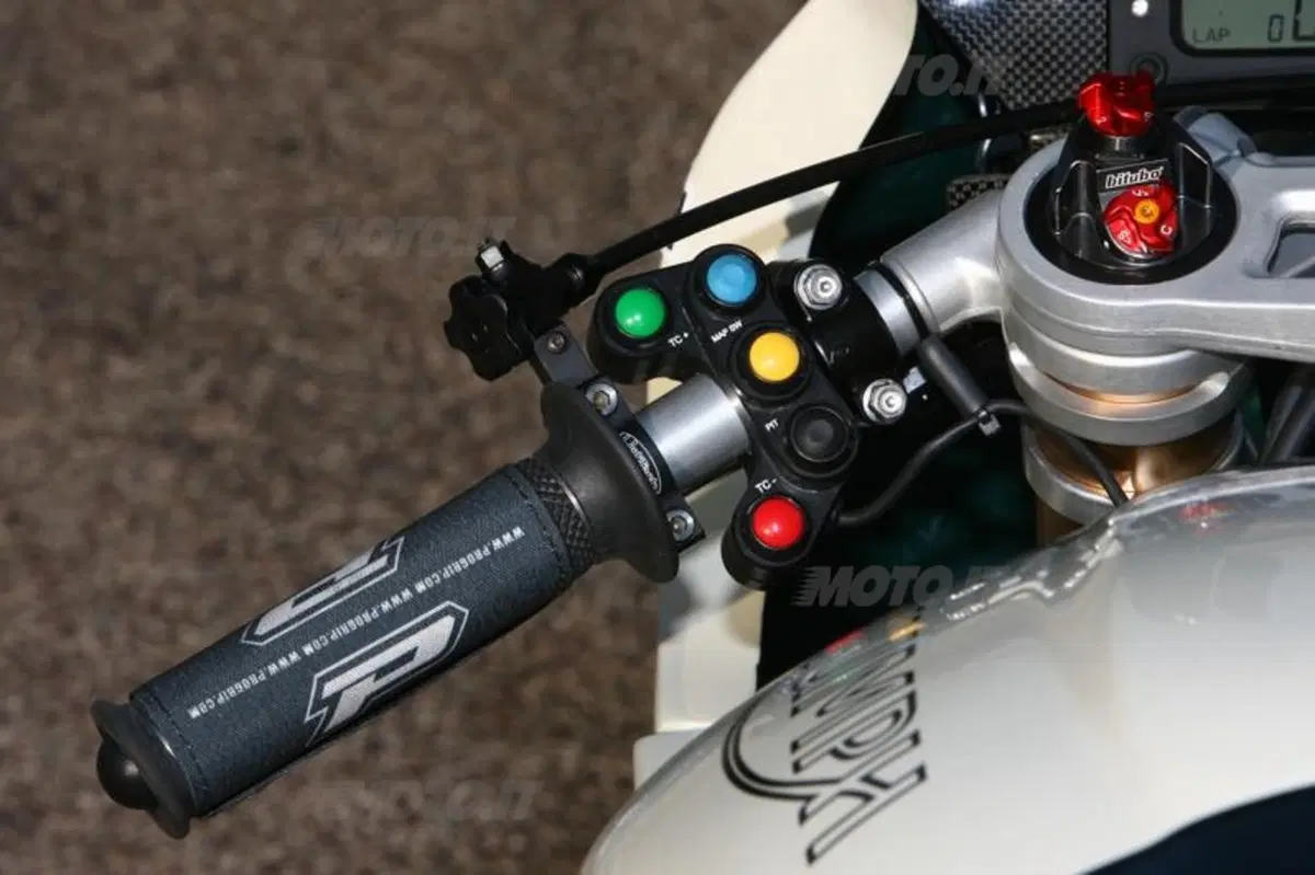 Triumph Daytona 675  (14)