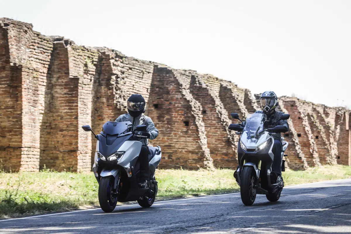 Sfida maxiscooter: Honda X-ADV vs Yamaha TMAX 2018 (3)
