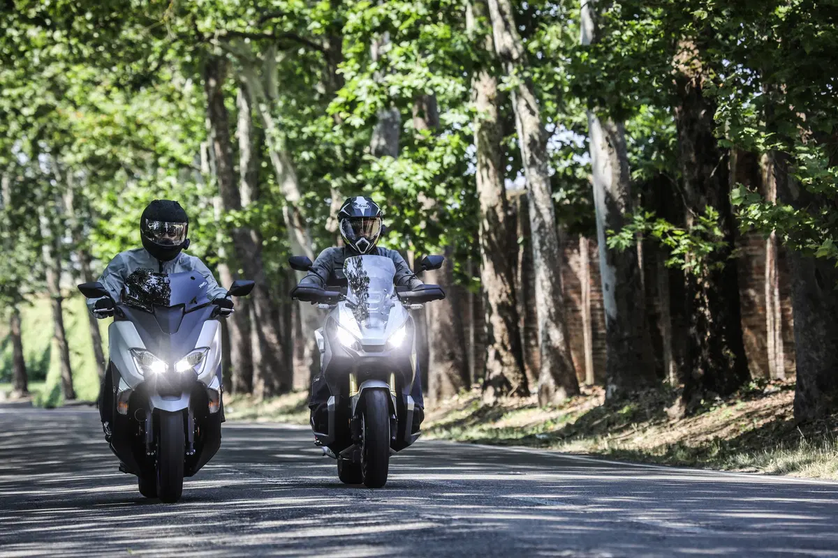 Sfida maxiscooter: Honda X-ADV vs Yamaha TMAX 2018 (4)