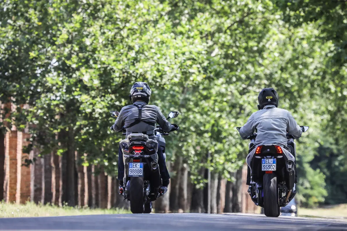 Sfida maxiscooter: Honda X-ADV vs Yamaha TMAX 2018 (2)