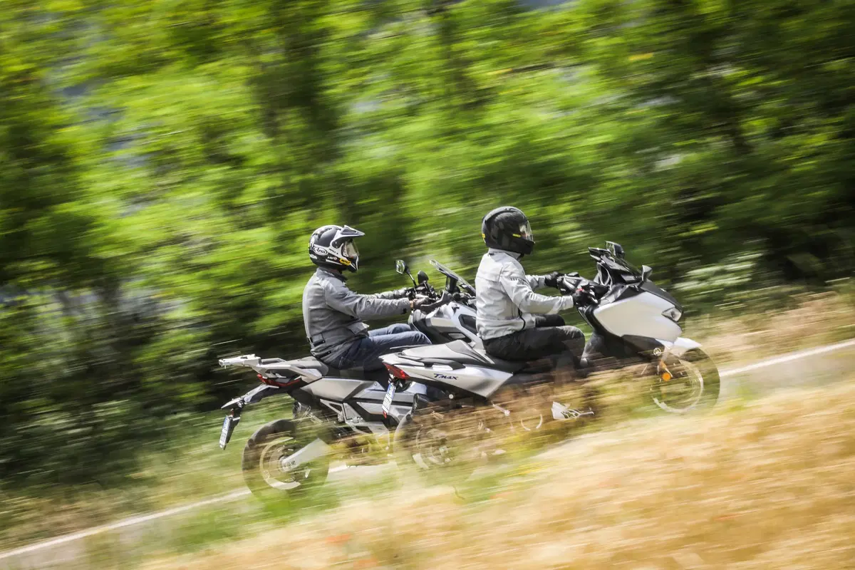 Sfida maxiscooter: Honda X-ADV vs Yamaha TMAX 2018 (6)
