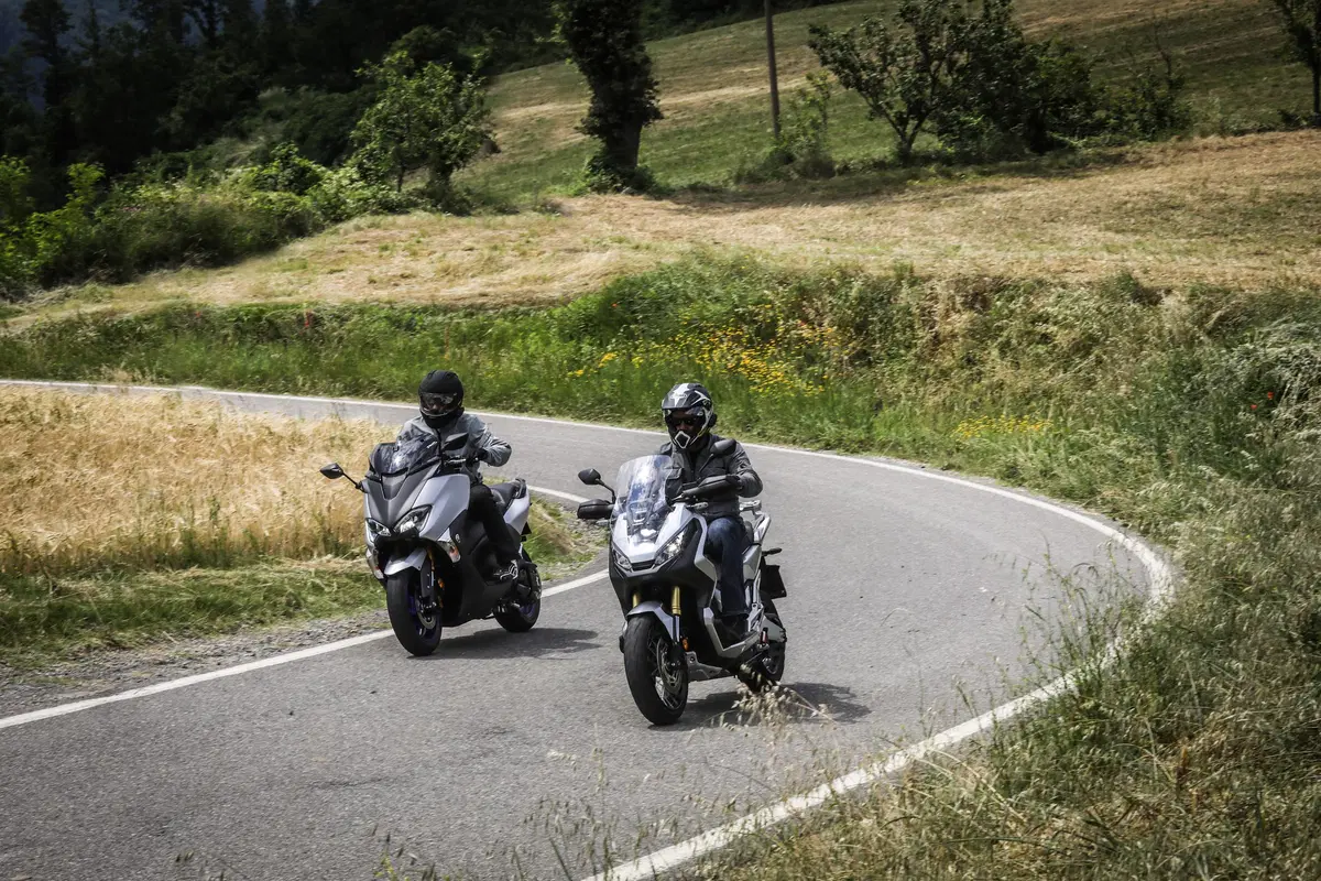 Sfida maxiscooter: Honda X-ADV vs Yamaha TMAX 2018 (7)